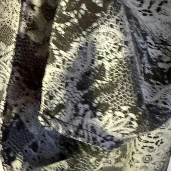 Maurice’s Ladies Long Sleeve Top Size 2 Blue Black EUC Pullover - Picture 3 of 7